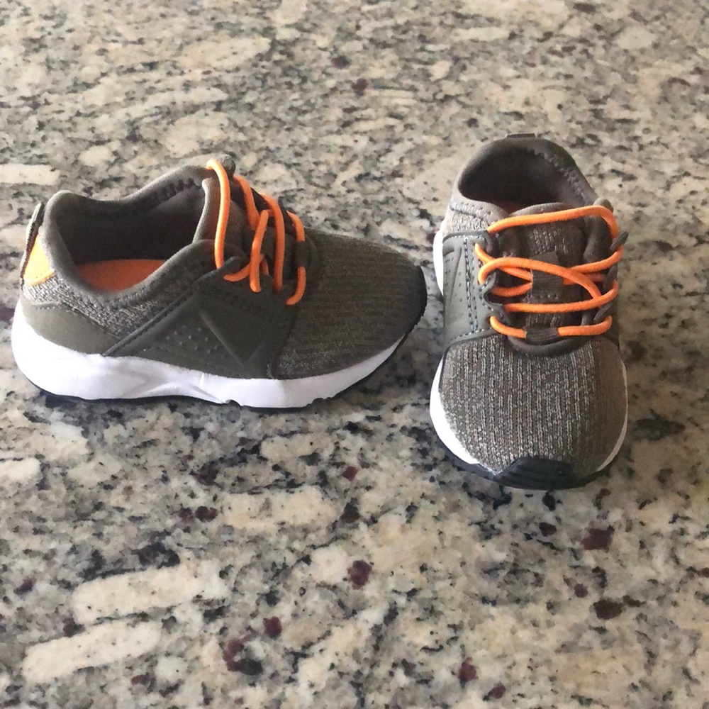 NWOT toddler boys sneakers. Size 5